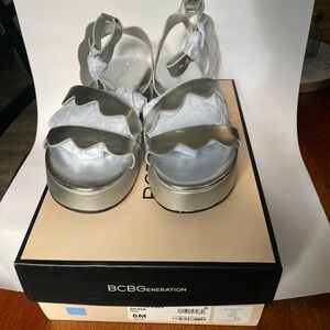 New BCBG Women's Faye Silver Platform Ankle-Strap Sandals Size 6M